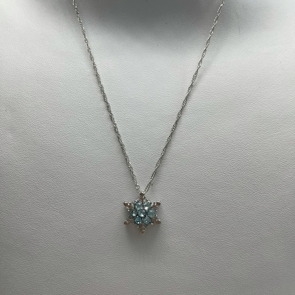 Blue Snowflake Necklace! - Picture 2 of 3